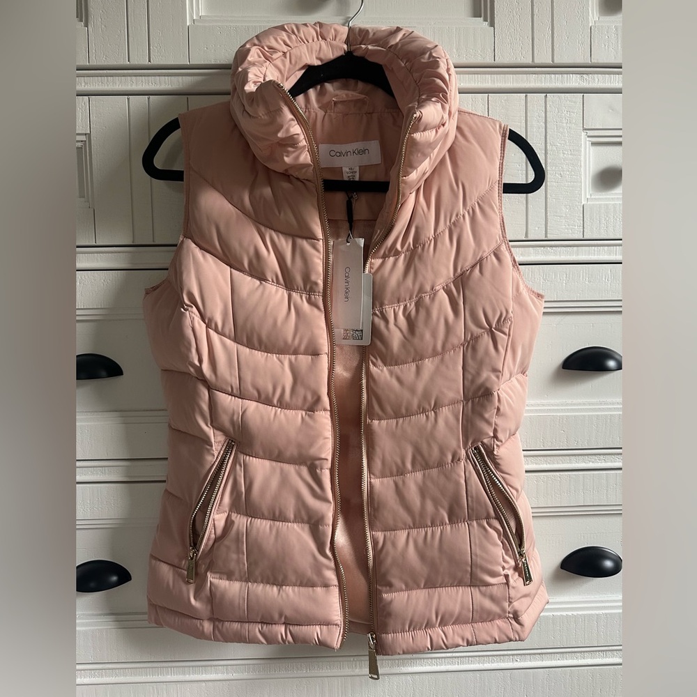 Calvin Klein pink puffer Vest with gold zipper accents size XS NWT